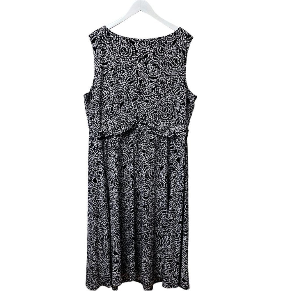 Elegant Black and White Maxi Dress